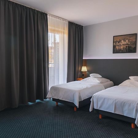 Hotel Poleczki Warsaw Airport Eksteriør bilde