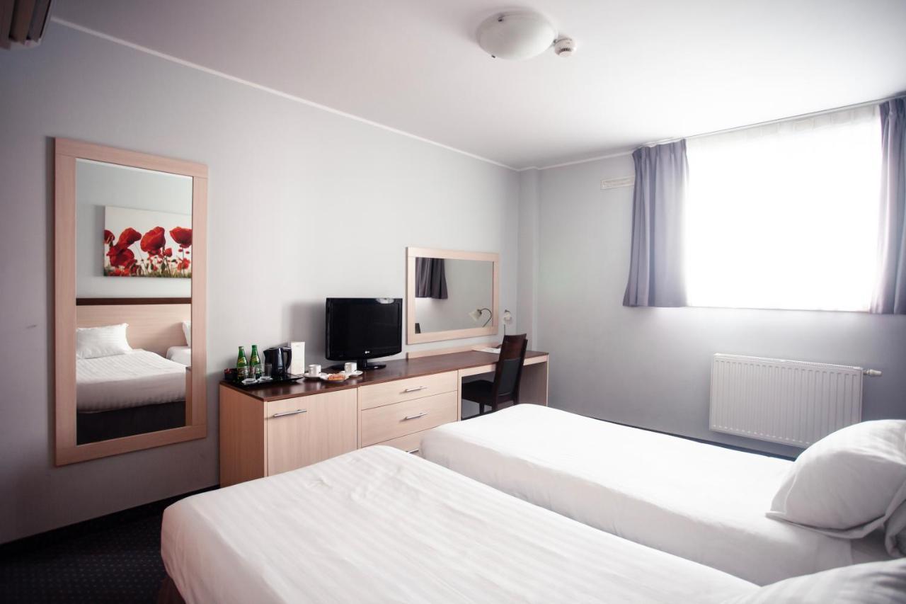 Hotel Poleczki Warsaw Airport Eksteriør bilde