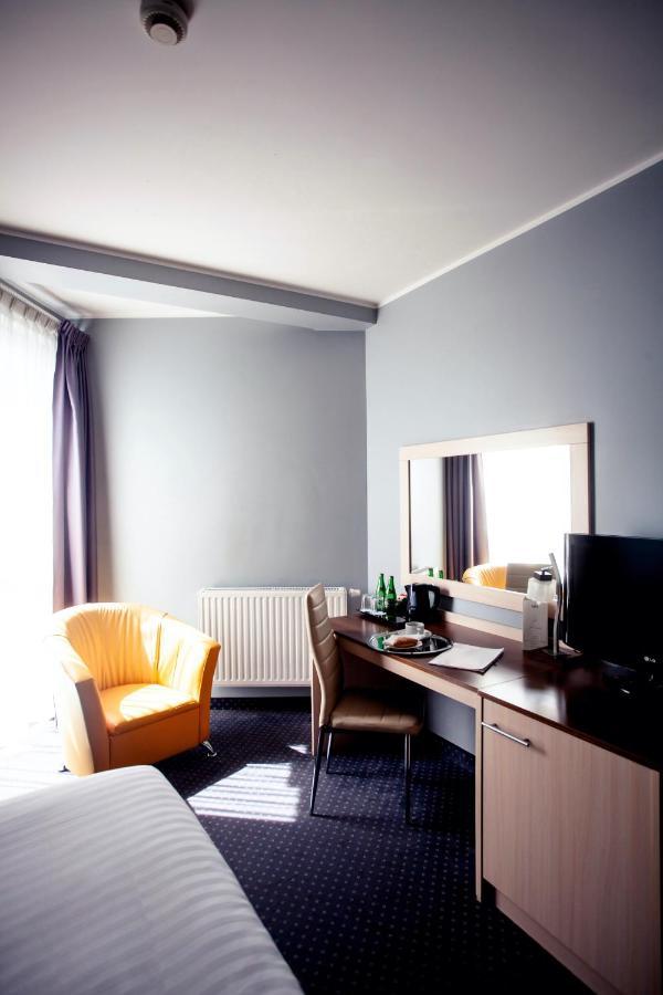 Hotel Poleczki Warsaw Airport Eksteriør bilde