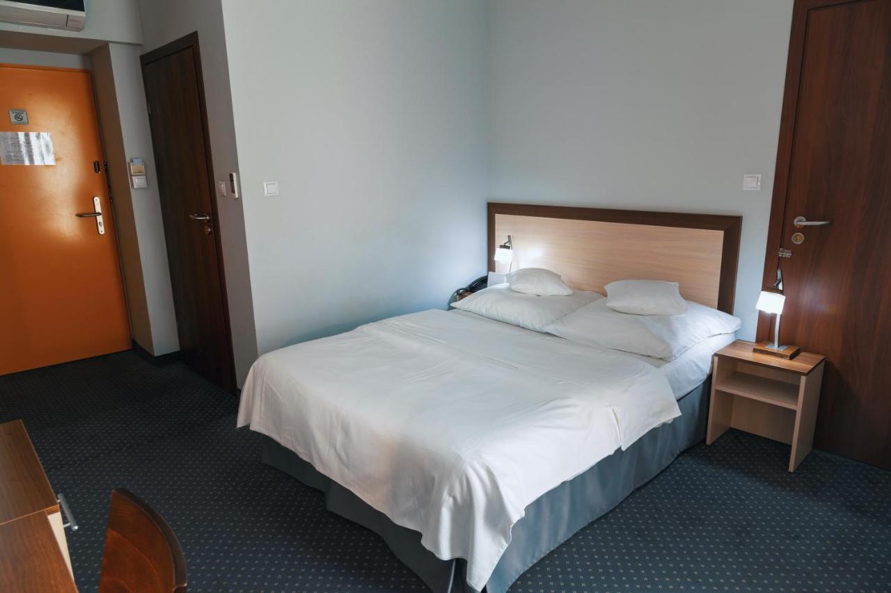 Hotel Poleczki Warsaw Airport Eksteriør bilde